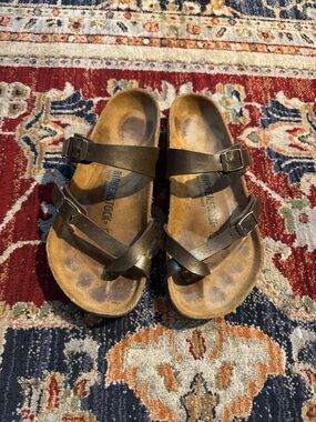Birkenstock Sandals Women’s Size 38 (US7) Gold Bronze
